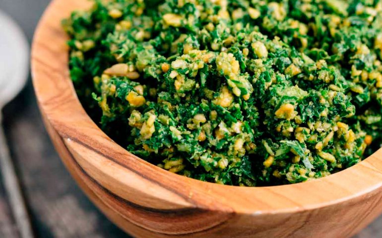 Farofa-de-couve-crua